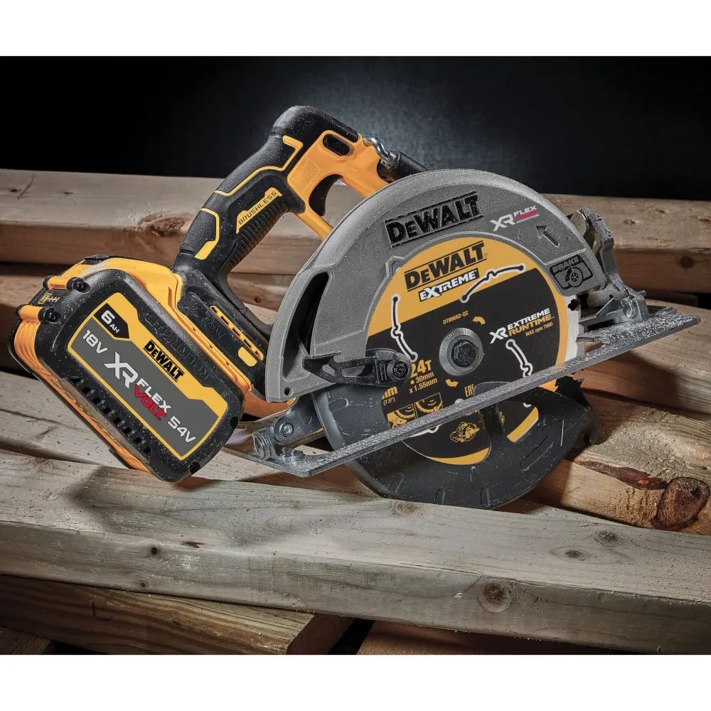 Akumulatorowa pilarka tarczowa DeWalt DCS 573 M2 18 V 190 x 30 mm bezszczotkowa + 2x akumulator 4,0 Ah + ładowarka