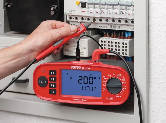 Tester instalacji Benning IT 105 ( 4000828939 ) do testowania systemów elektrycznych