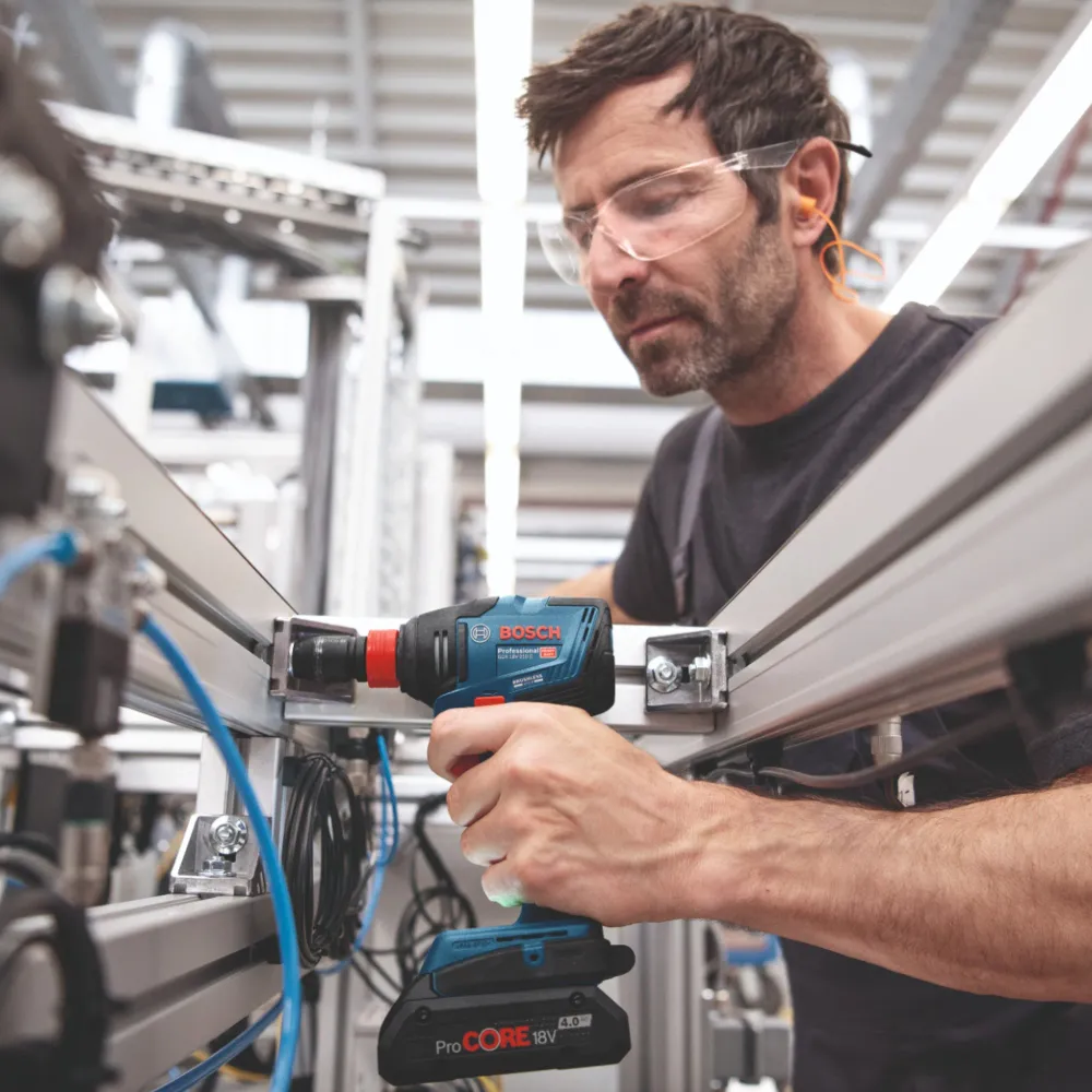Bosch GDX 18V-210 C Profesjonalny akumulatorowy klucz udarowy 18 V 210 Nm bezszczotkowy + 1x akumulator 4,0 Ah + ładowarka