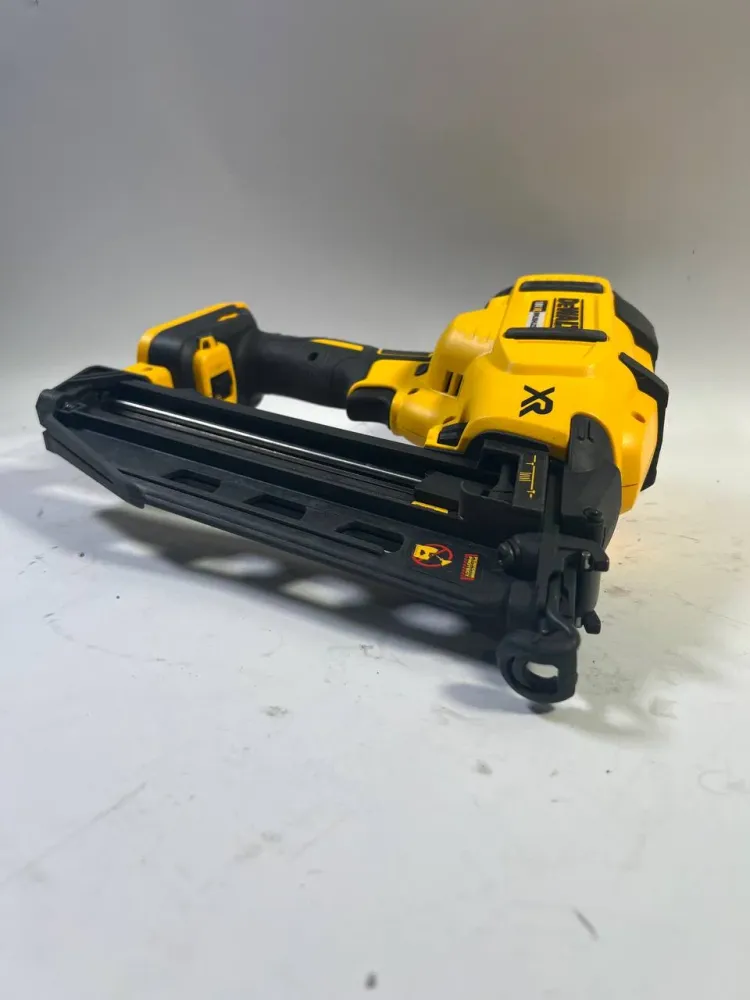 DeWalt DCN 660 N gwoździarka akumulatorowa 18V 32 - 63mm bezszczotkowa solo - bez akumulatora, bez ładowarki