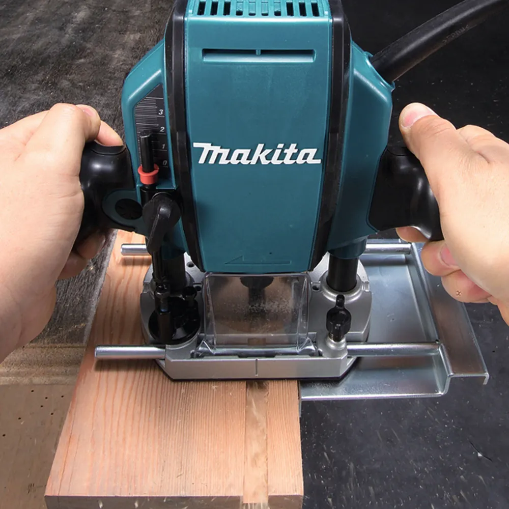 Frezarka pionowa Makita RP0900J 900W