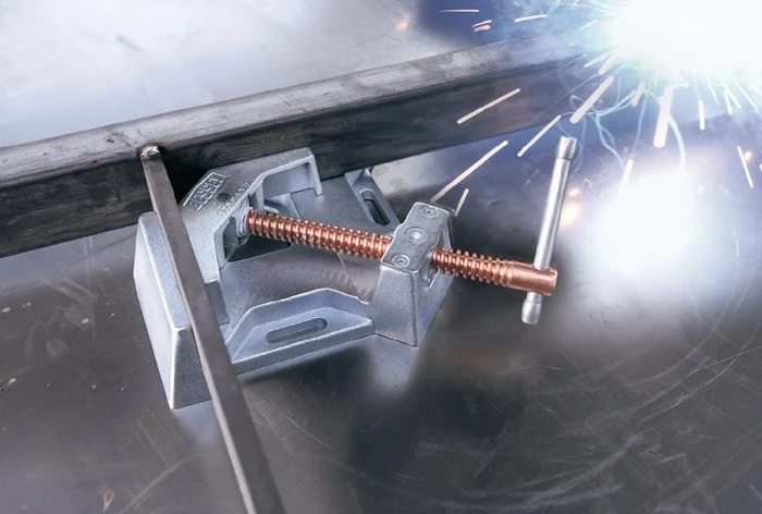 Metalowy zacisk kątowy Bessey WSM ( 4000831564 ) o szerokości 100 mm