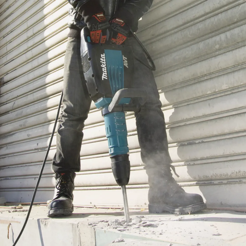 Młot wyburzeniowy Makita HM1214C o mocy 1500 W