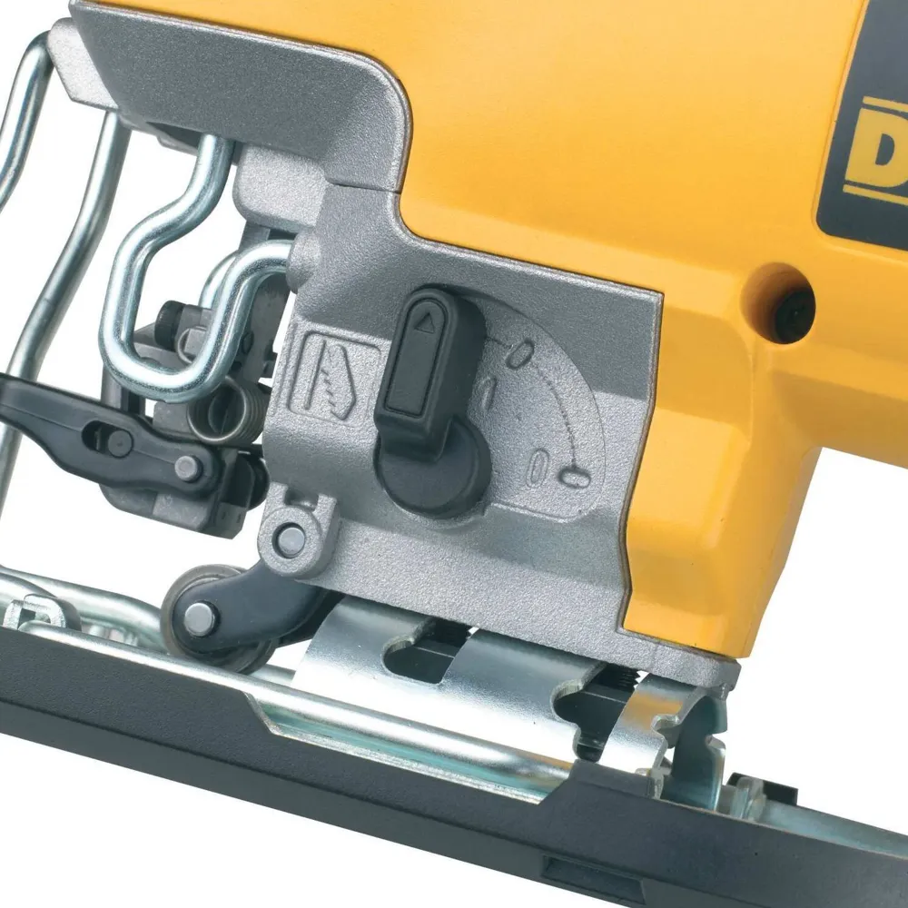Pił szablasta Dewalt DW341K-QS 550W