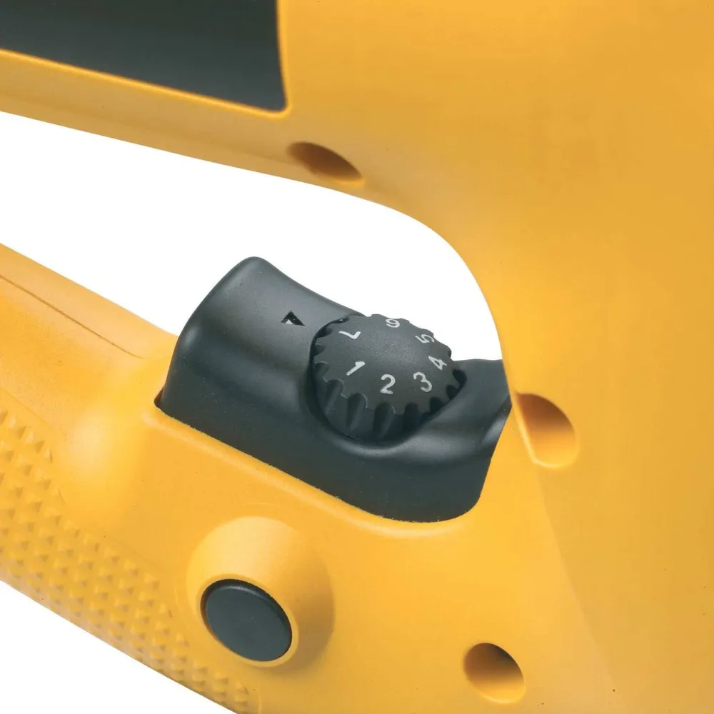 Pił szablasta Dewalt DW341K-QS 550W